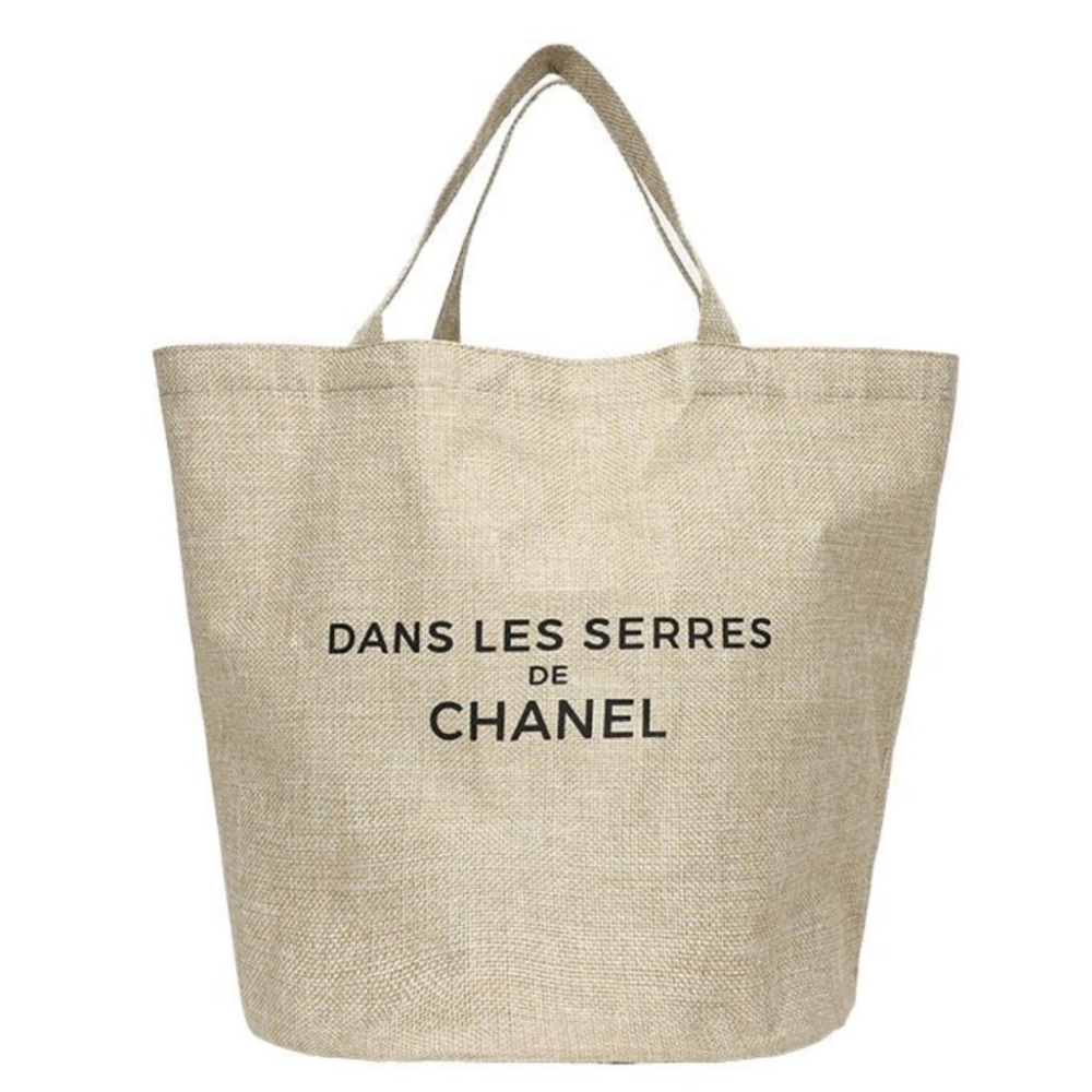 ❗️SOLD❗️CHANEL Novelty Dans Les Serres Tote Bag